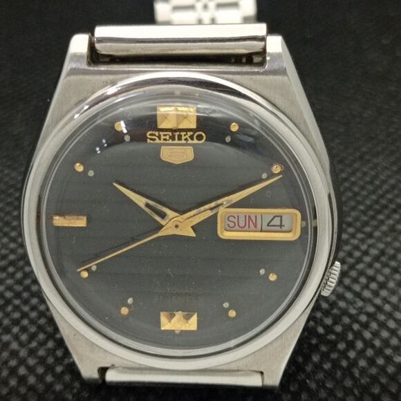 Seiko Black and Gold Men's Watch - Picture 3 of 8